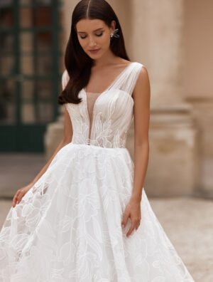 svatební šaty Praha model 3420 CROWN Wedding Salon