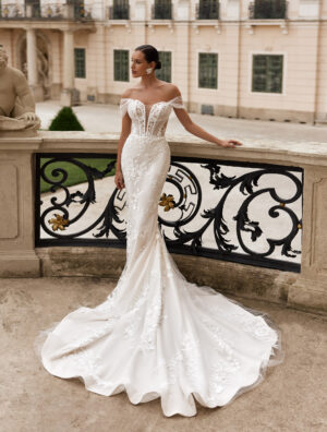 svatební šaty Praha model 3422 CROWN Wedding Salon