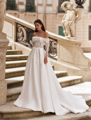 svatební šaty Praha model 3424 CROWN Wedding Salon