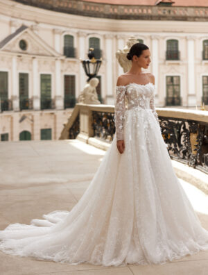 svatební šaty Praha model 3426 CROWN Wedding Salon