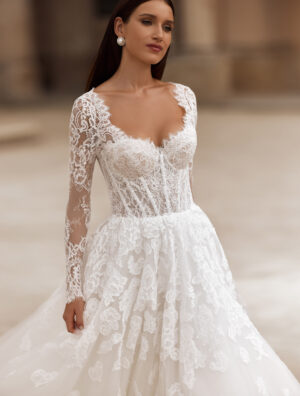 svatební šaty Praha model 3428 CROWN Wedding Salon