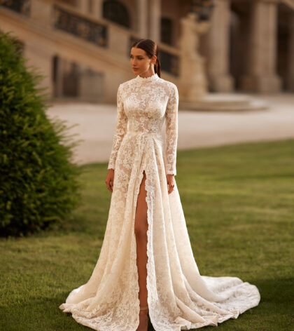 svatební šaty Praha model 3435 krajkové dlouhé rukávy CROWN Wedding Salon