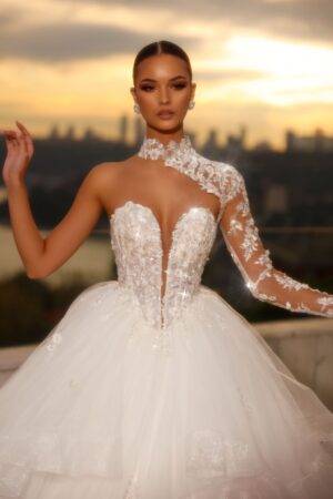 svatební šaty Praha model 3501 princeznovské korzet CROWN Wedding Salon