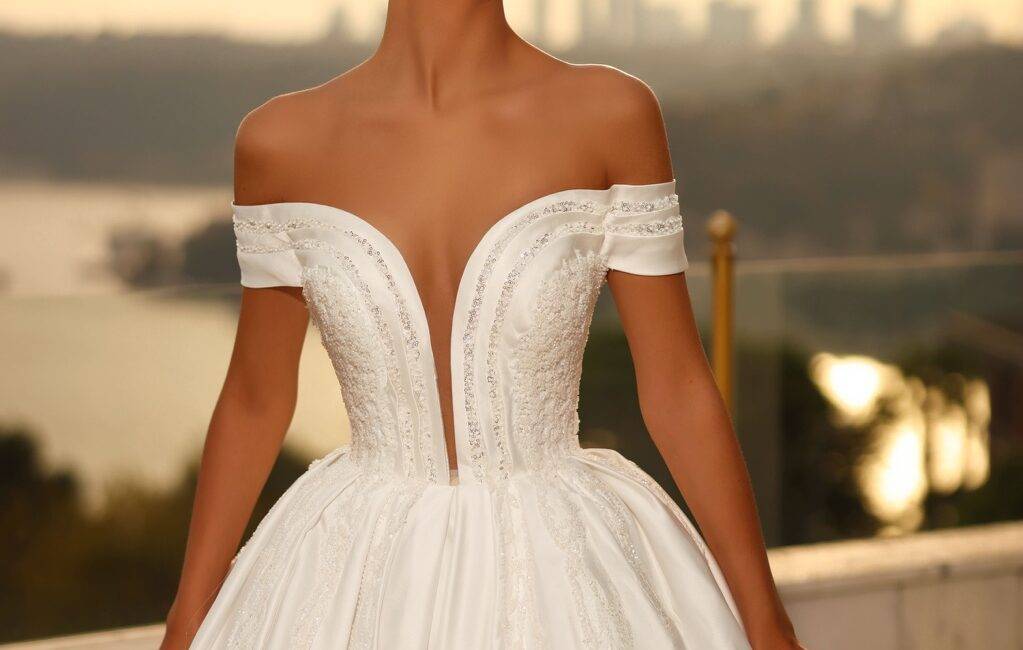 svatební šaty Praha model 3503 CROWN Wedding Salon